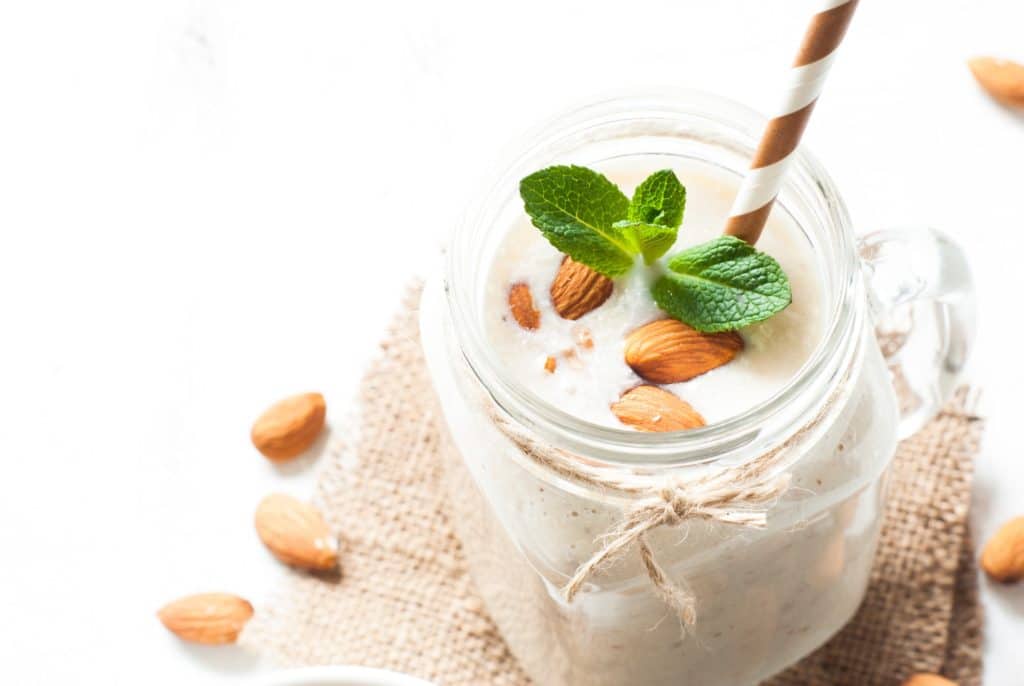 Koktajl Herbalife na Mleku Migdałowym z Bananem